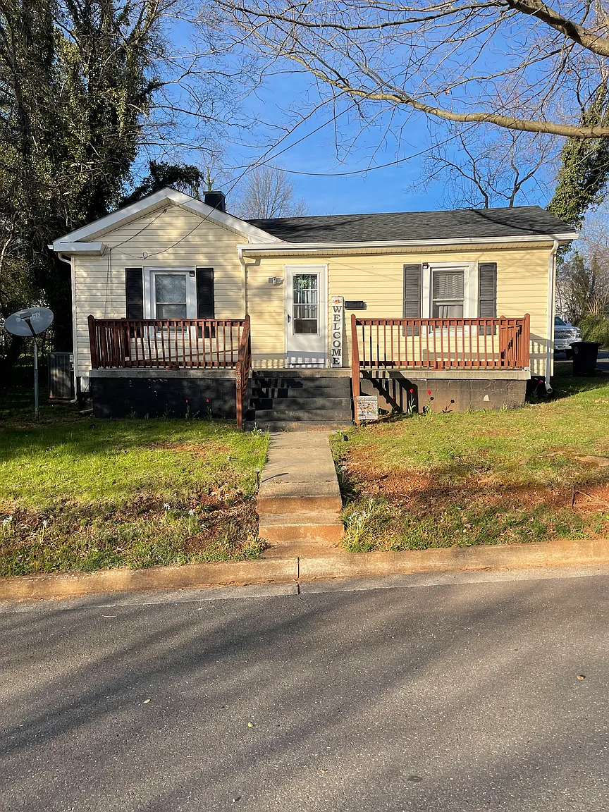 400 Blue Ridge St photo 1