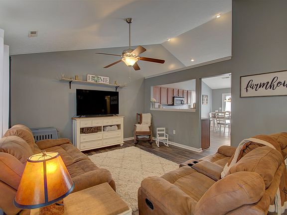 2nd image of 10264 Knob Hill Dr