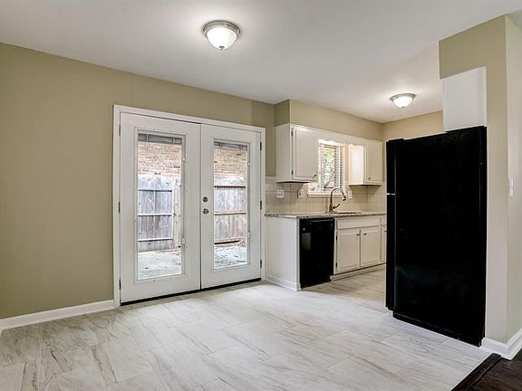 5th image of 16404 Diana Ln