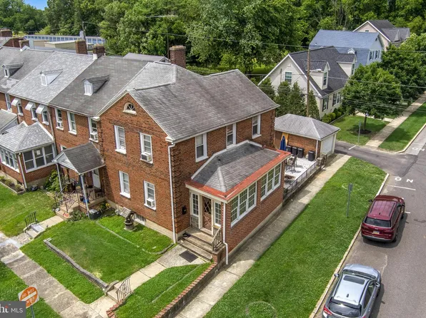 655 Saude Ave, Essington, PA 19029