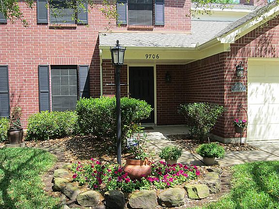 Located in the northwest community of Steeplechase, this home is conveniently located near US 290 fo