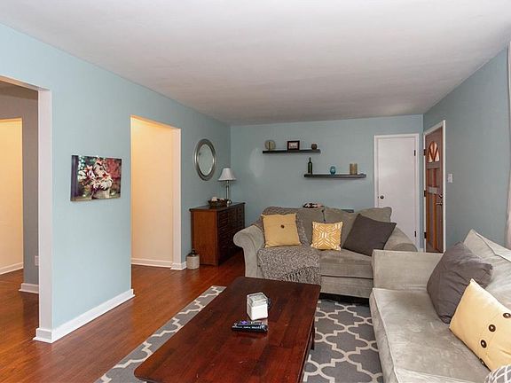3rd image of 2517 Dell Zell Dr