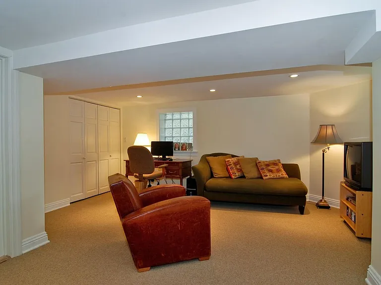 2252 W Cullom Ave — Photo 16