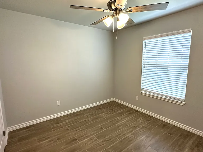 5202 White Rose Dr — Photo 14
