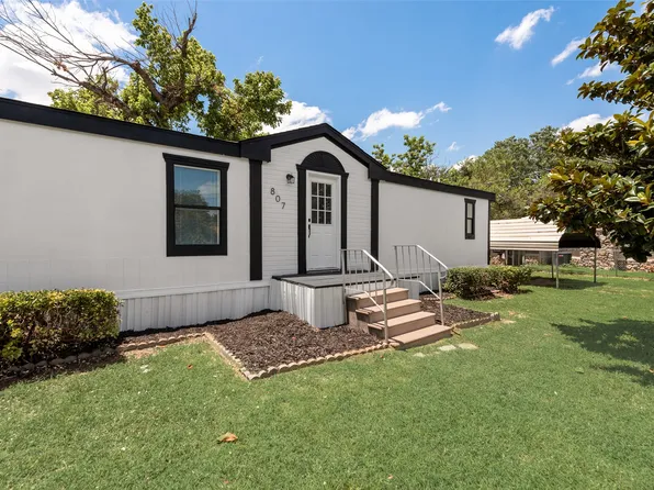 807 1st St, Bridgeport, TX 76426