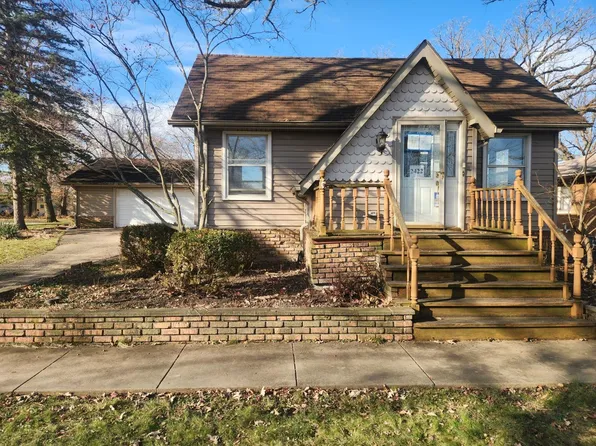 2422 Andrew Dr, Dyer, IN 46311