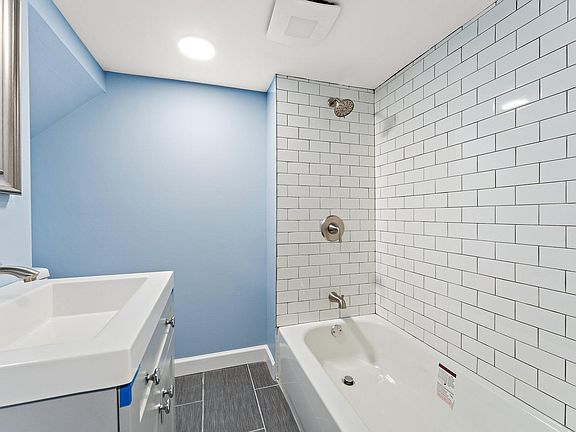 2nd image of 8232 Taft St