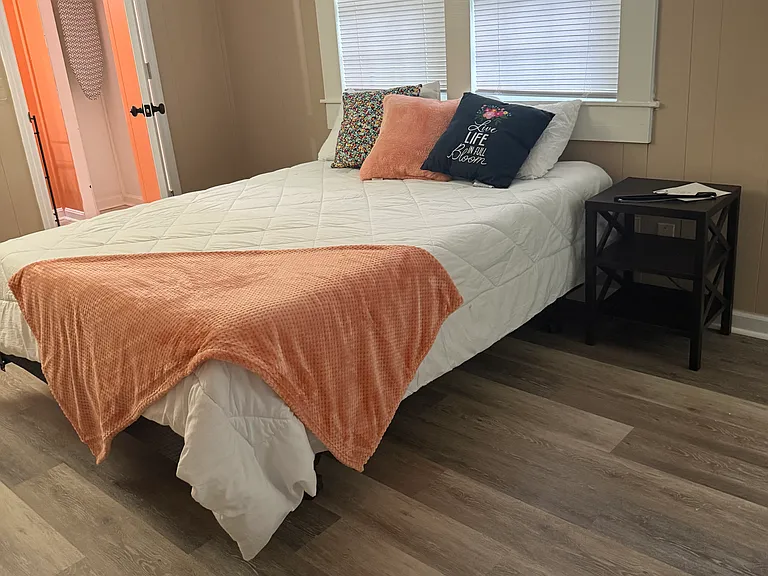 1220 Jackson St SE #2 — Photo 2