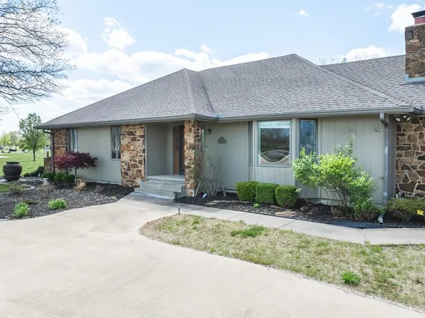 1710 Cedar Ridge Rd, Parsons, KS 67357