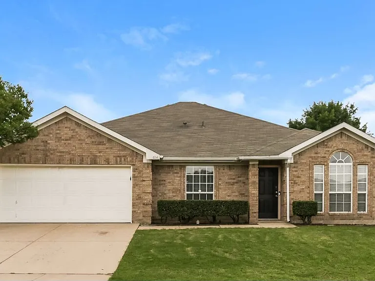 616 Saint Eric Dr — Photo 1
