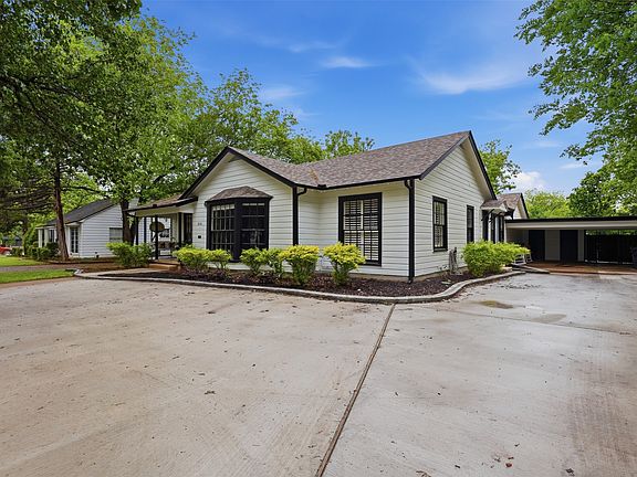 3rd image of 216 Sunset Dr