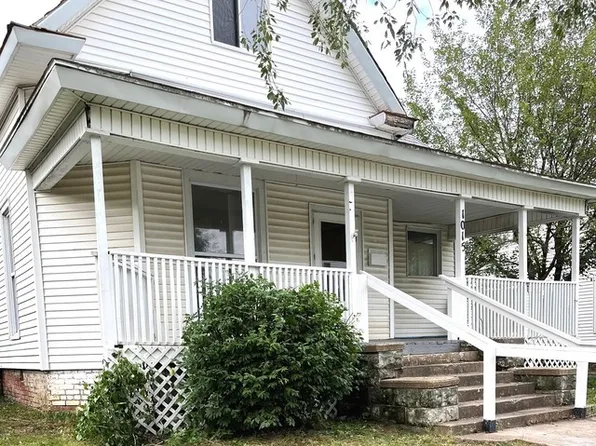 1015 Jackson Ave, Charleston, IL 61920