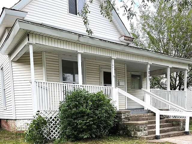 1015 Jackson Ave photo 1