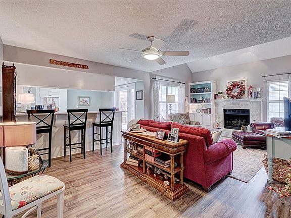 4th image of 20 Coventry Ct