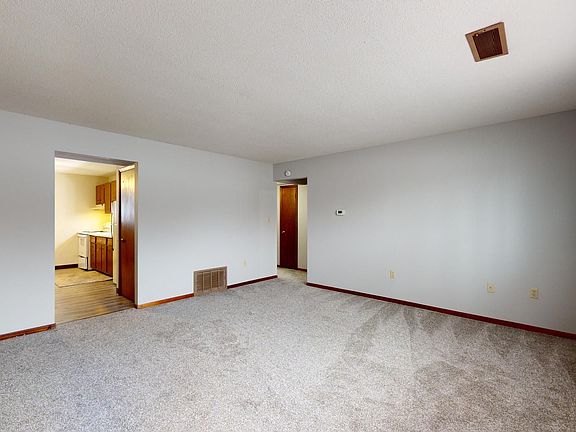 3rd image of 1007 Parkway Dr APT 1