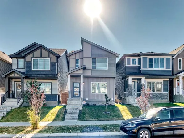 215 N 148th Ave NW, Calgary, AB T3P 1N1