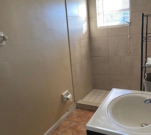 4th image of 1604 Oak Dr