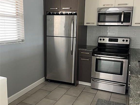 2nd image of 2850 Somerset Drive #404l
