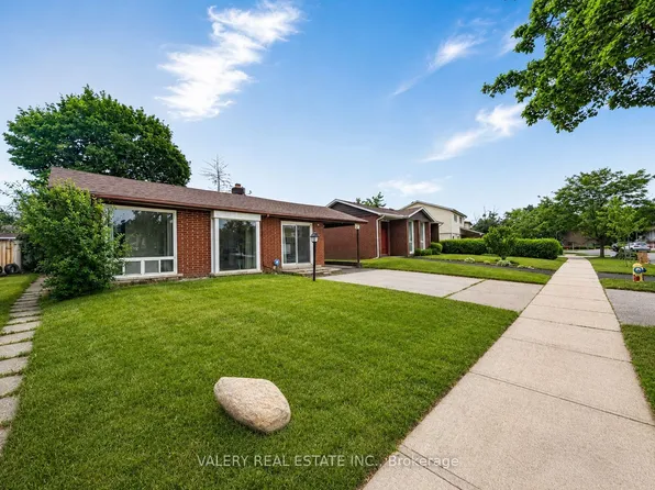 64 Lexington Ave, Toronto, ON M9V 2G8