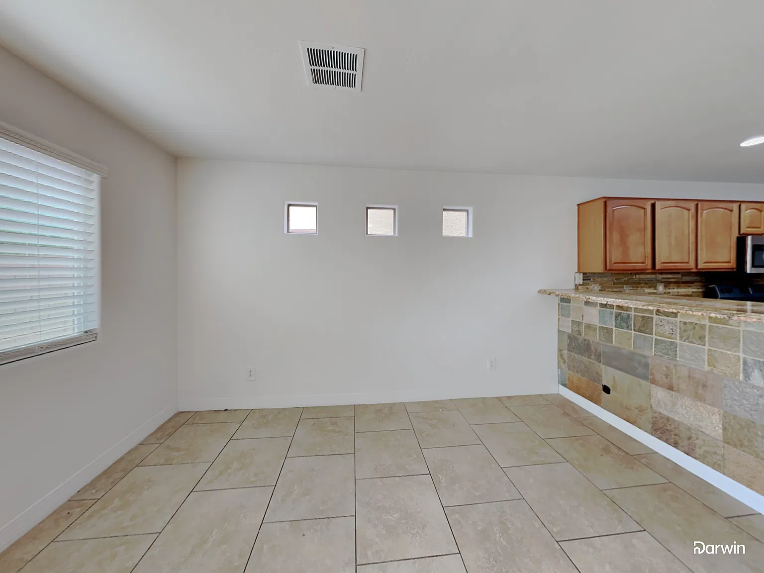 4 bed, 2.5 bath, 2280 sqft, $2,420 — Photo 4