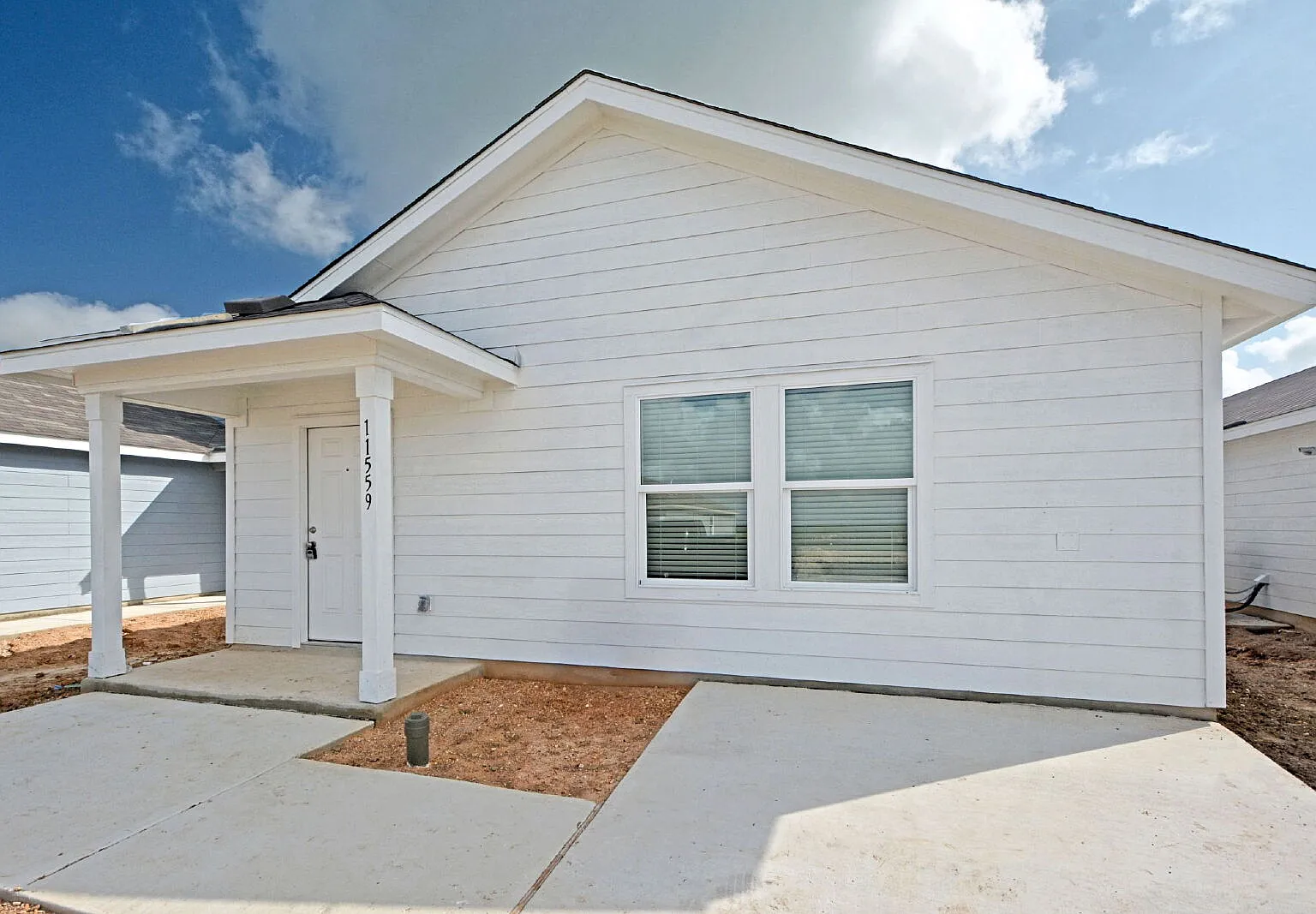 3 bed, 2.0 bath, 1380 sqft, $1,350 — Photo 1