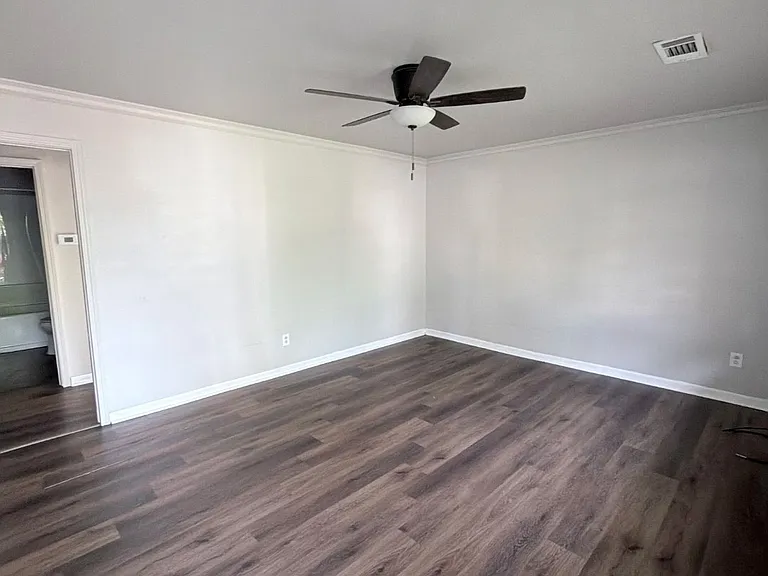 718 & 720 Wilson St #718 — Photo 2