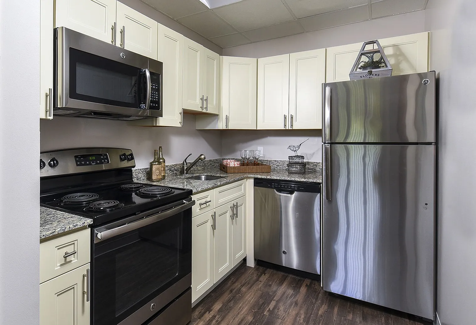 Bridgeview — Photo 1