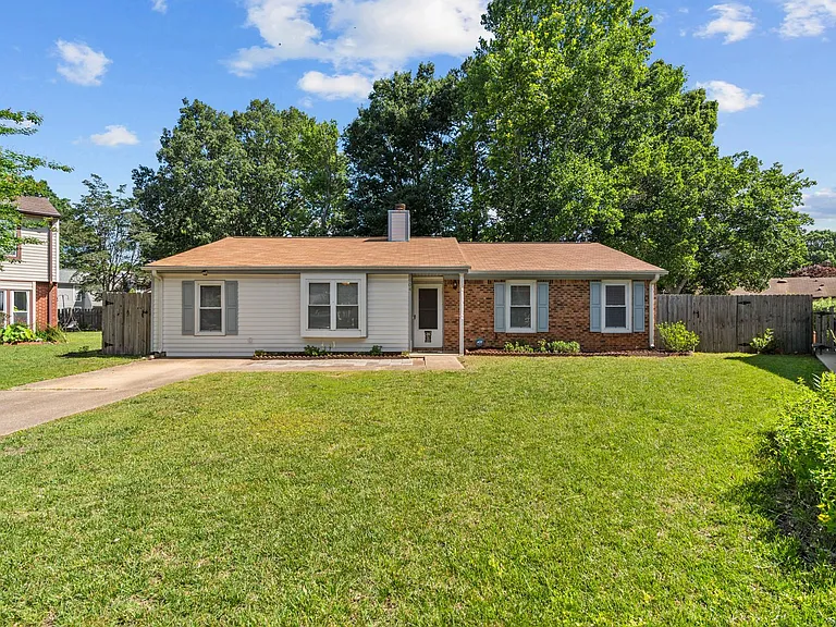 904 Scarlet Oak Ct N — Photo 1