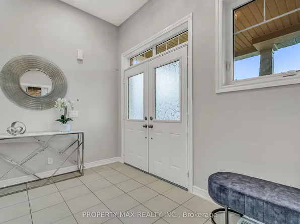 40 Britannia Ave E, Oshawa, ON L1L 0E8