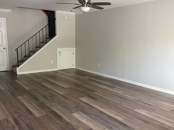 4th image of 104 Summit House