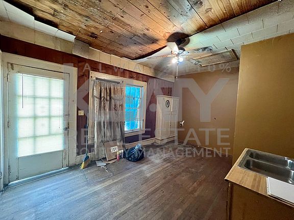 4th image of 316 Harvey Lebas Dr Unit B