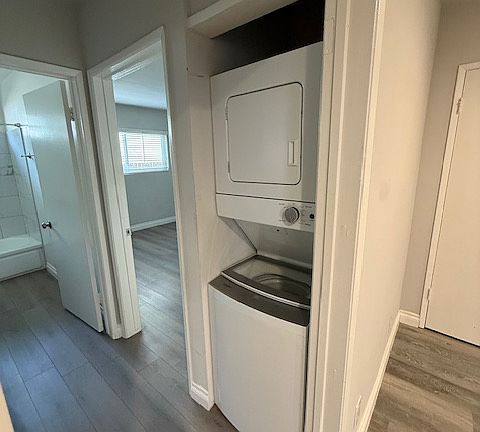 3rd image of 4415 Ventura Canyon Ave #104