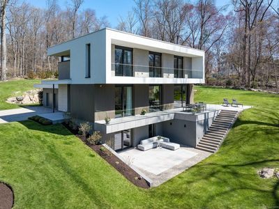 75 Campbell Drive, Stamford, CT, 06903