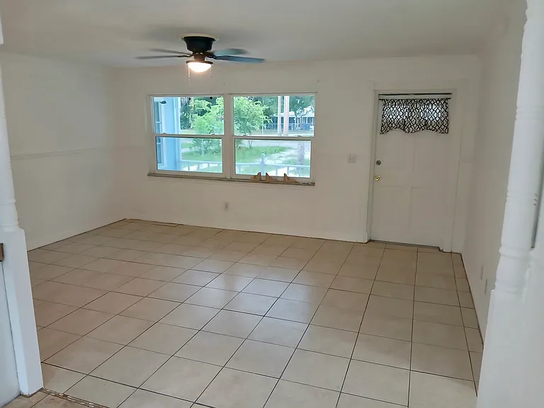 225 Avacado Ct #4 — Photo 6