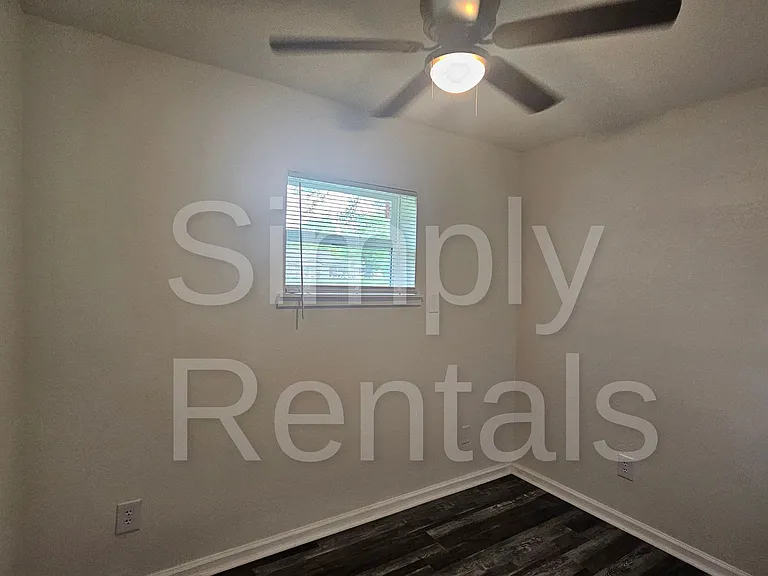 403 Main St E — Photo 14