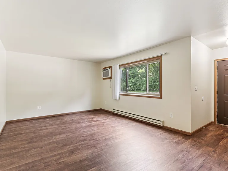 Woodfield Heights Apartments — Photo 73