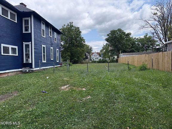 2nd image of 853 Oak St