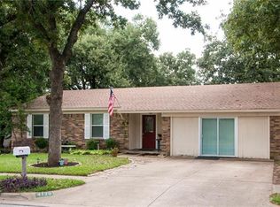4120 Coronet Ln, Arlington, TX 76017