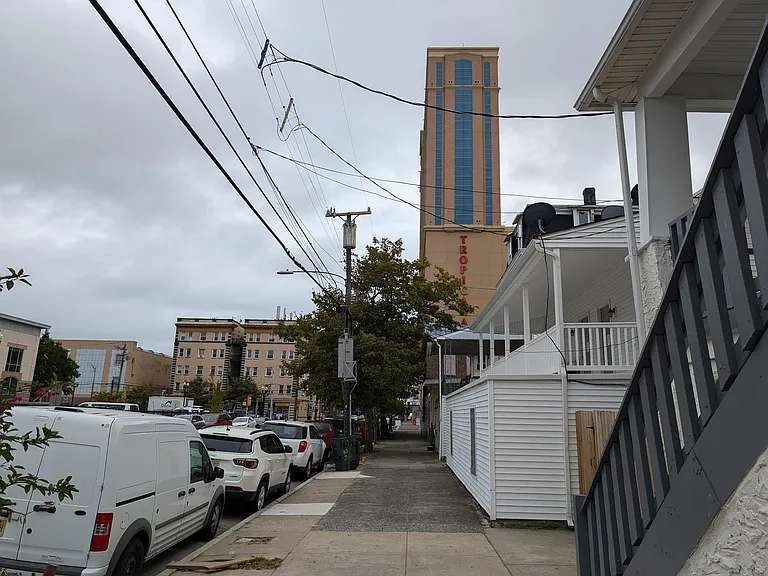 16 N Iowa Ave — Photo 19