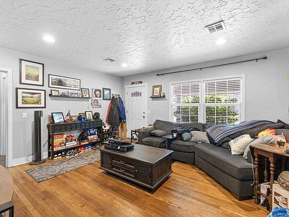 4th image of 441 N 1st St