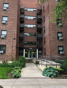 213-06 75th Ave #3H, Queens, NY, 11364
