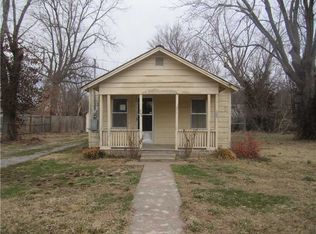 504 E Buchanan St, Prairie Grove, AR 72753