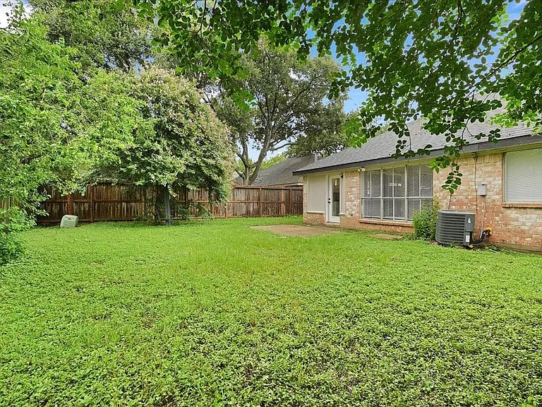 2601 Village Circle Dr — Photo 11
