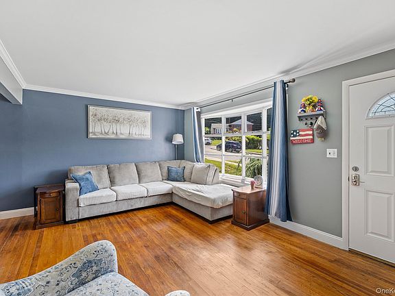 5th image of 24 Maplewood Boulevard
