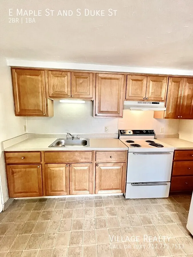 NO steps! Huge 2-Bed apartment with new cabinets & washer/dryer hookup! — Photo 3