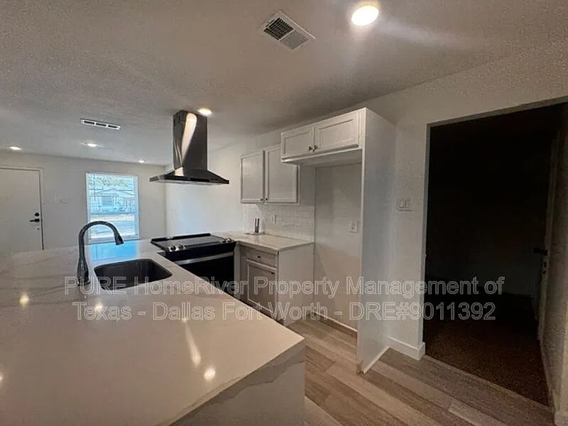 4 bed, 2.0 bath, 1708 sqft, $2,050 — Photo 4