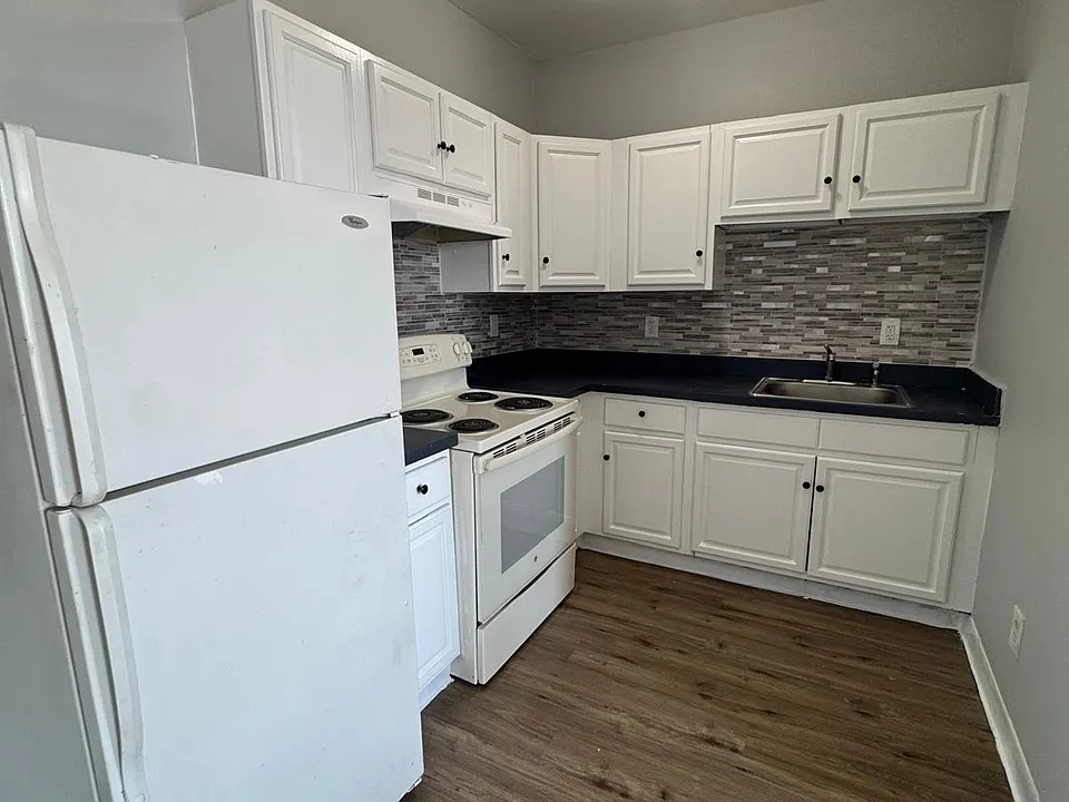 1057 E Main St #11
