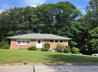 11 Crestview Dr, Gales Ferry, CT 06335