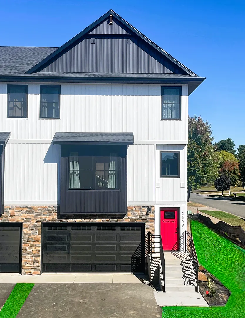 Brand New Luxury Townhomes: 3BR, 2.5Bath Altoona WI — Photo 1
