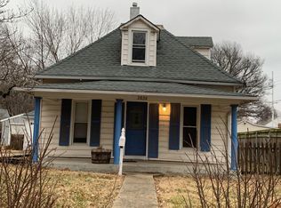 2034 SW Randolph Ave, Topeka, KS 66604